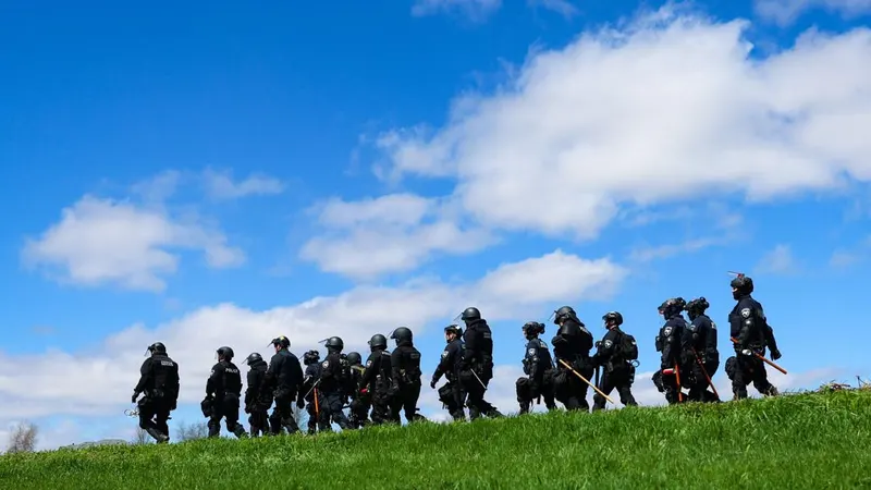 Wisconsin authorities put total arrests from clashes at beagle breeding facility at about 25